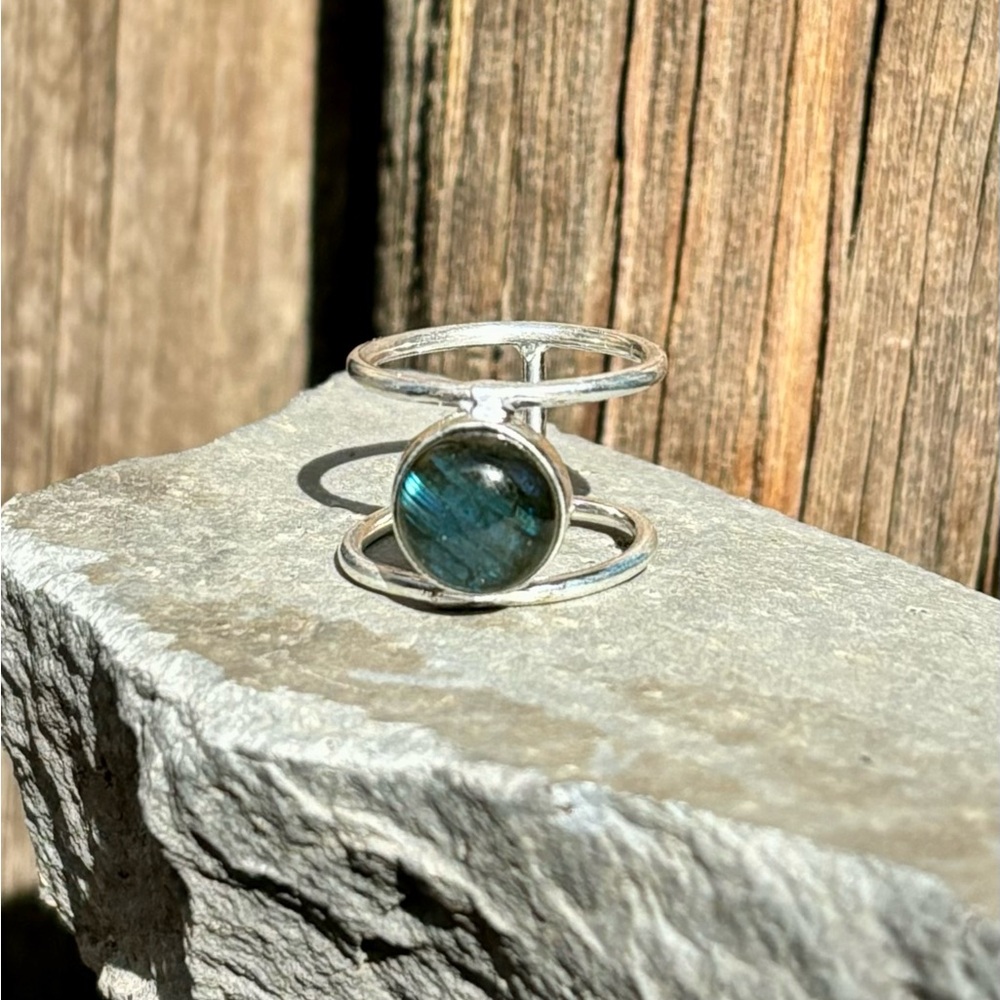 Labradorite Ring - Picture 12 of 15